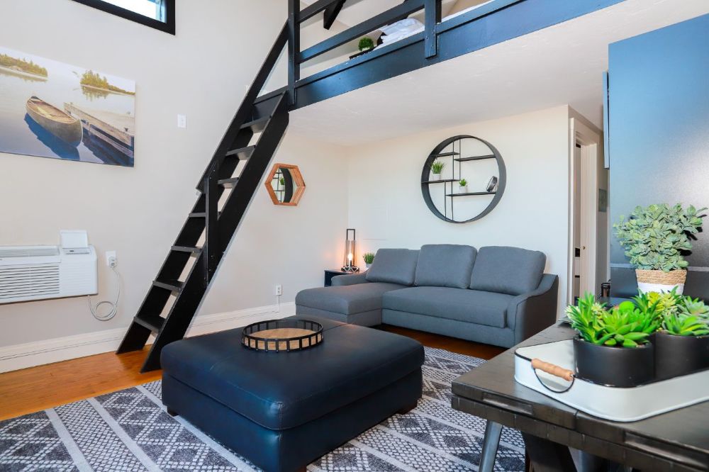 King Loft Living Room