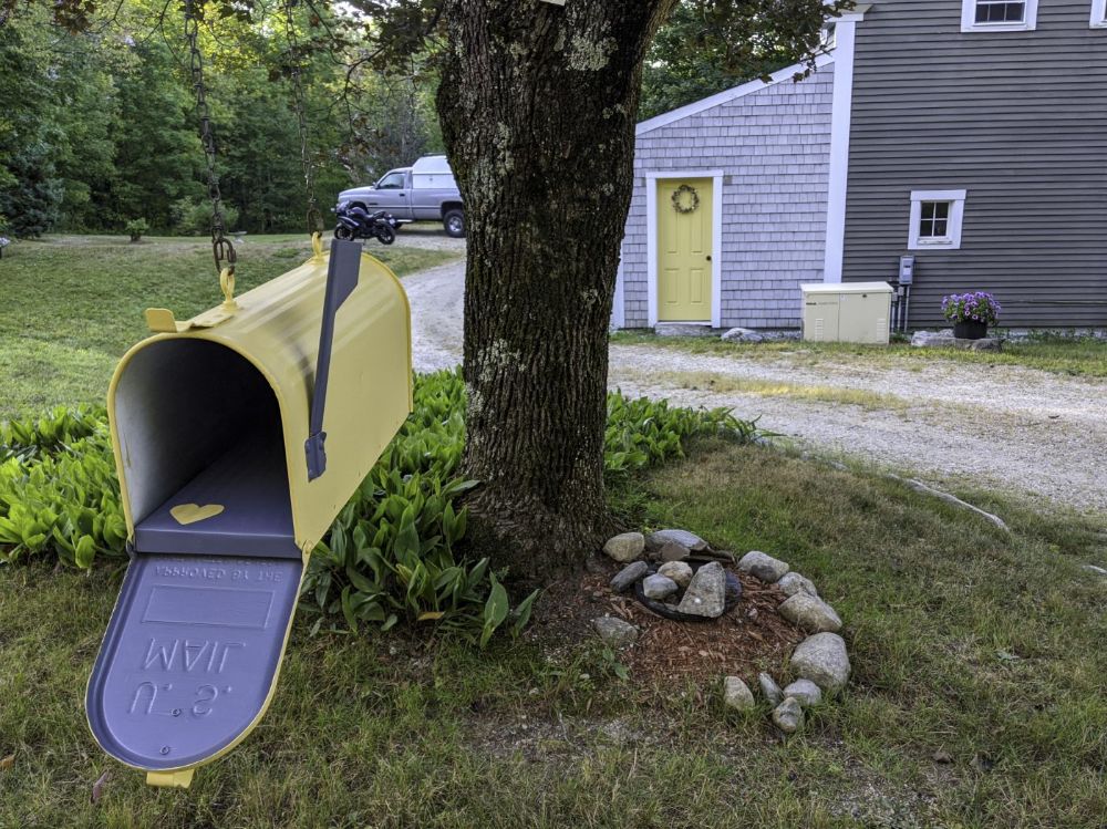 The 1st repainting of the mailbox (2020)