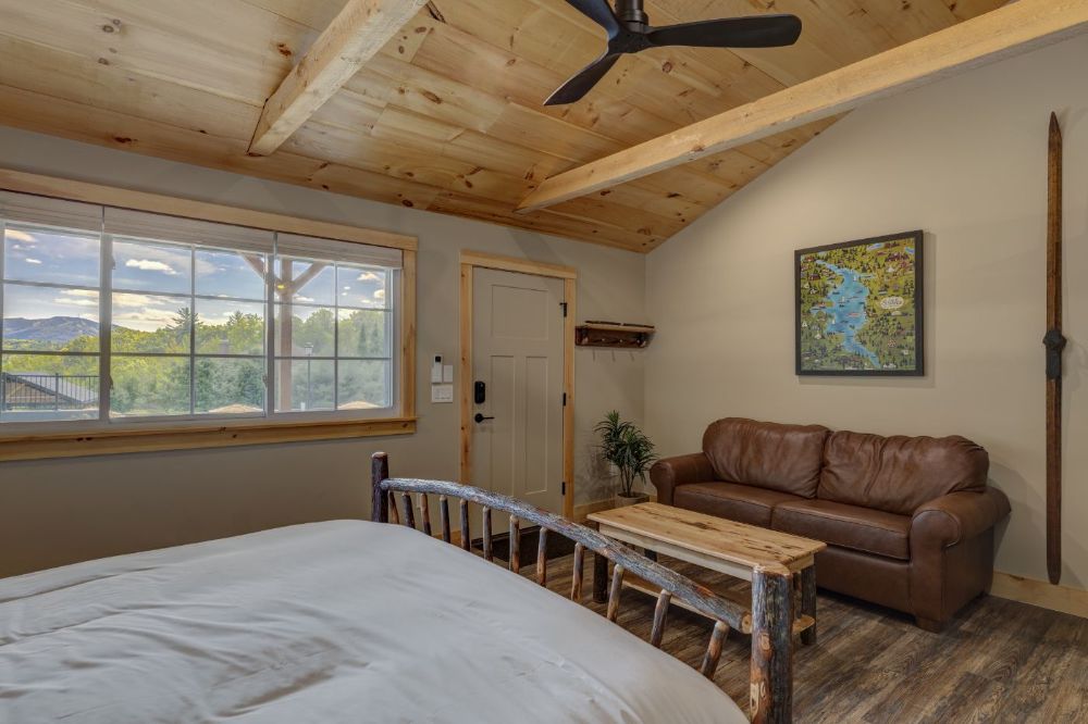 Studio Suite with king bed & pull out sofa