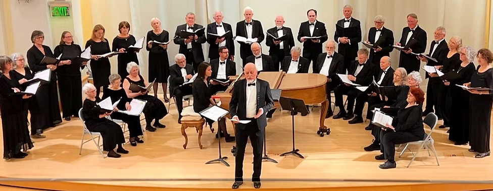 Clearlakes Chorale looking spiffy at one of their bi-annual concerts.