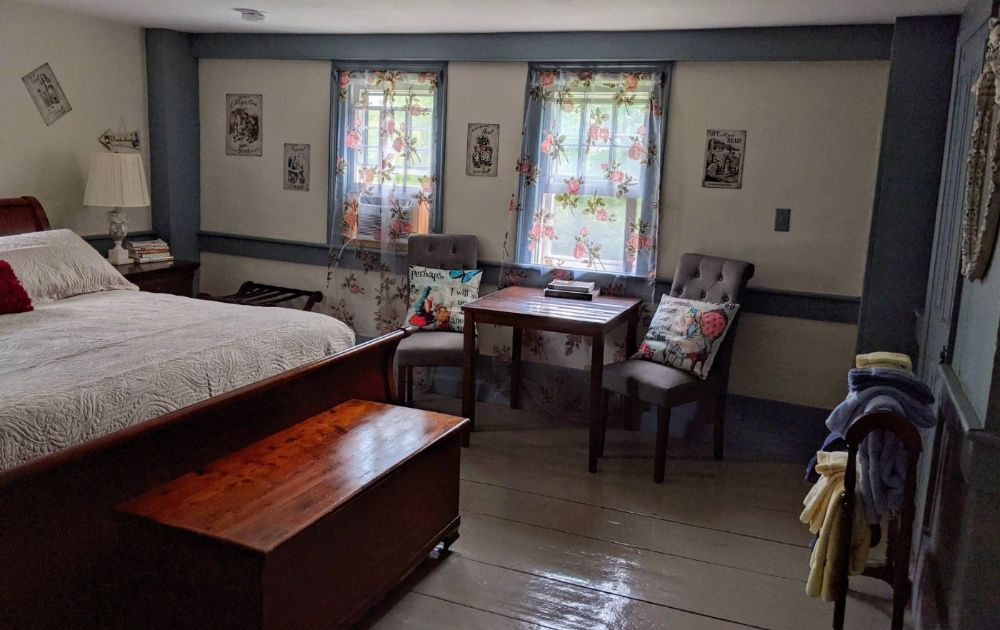 The Alice Room; one king bed