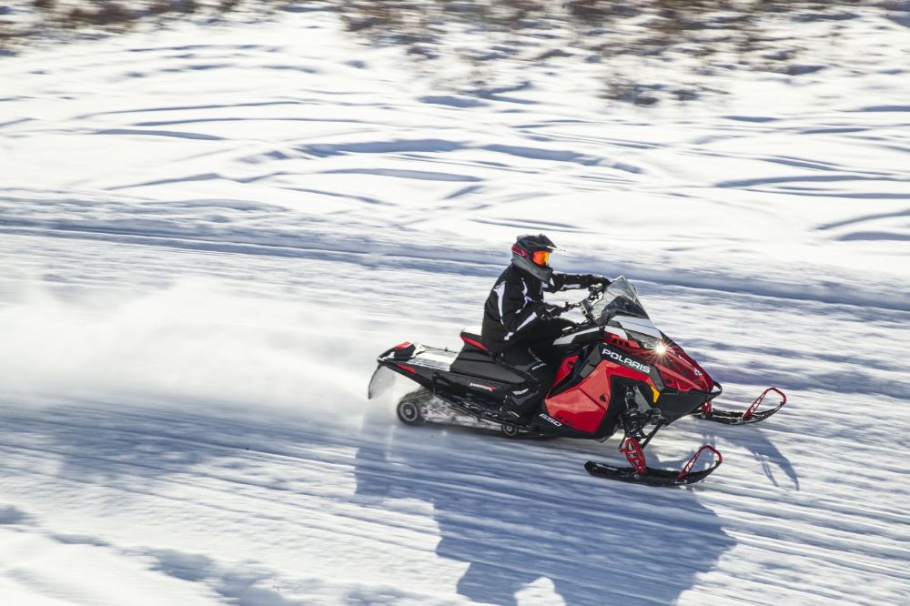 2022-Snow-650IndyMatryx-RedandBlack-Riding_ (23).jpg