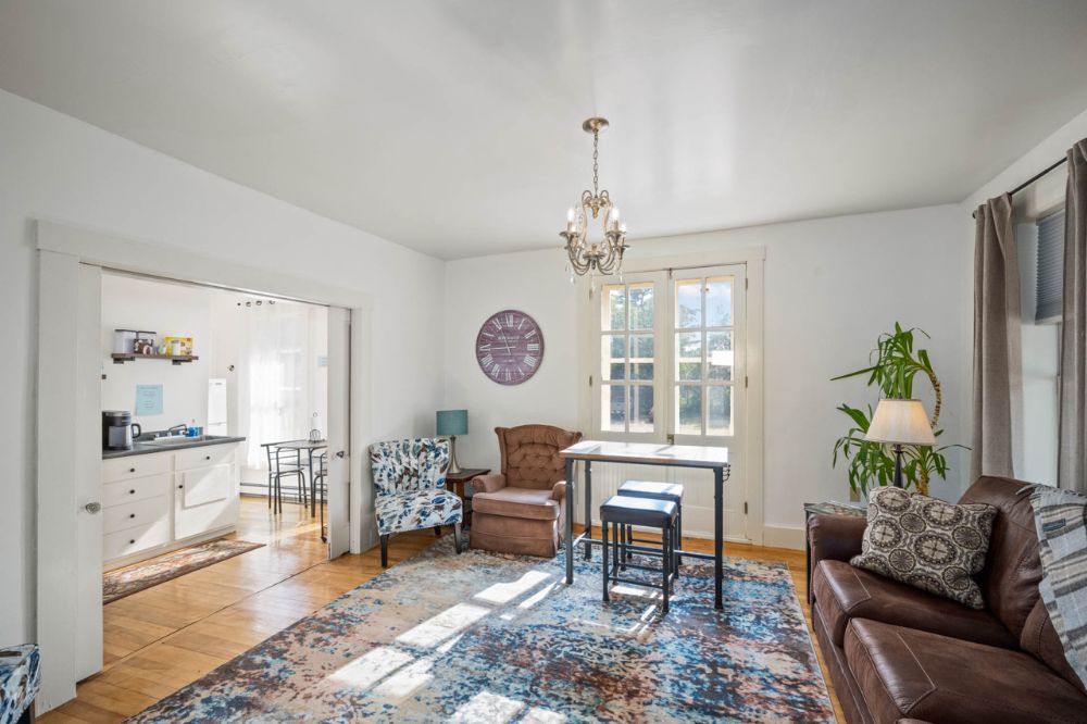 Family Room, Kitchenette, Smart TV... a great place to relax, watch your shows (there are Smart TVs in all the rooms too) or get some computing done