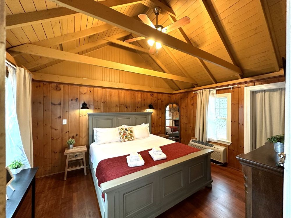 Cottage 12 King Bed.JPG