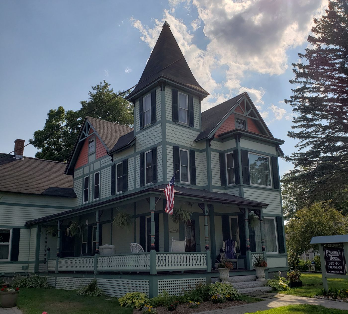 Henniker House Bed & Breakfast Inn