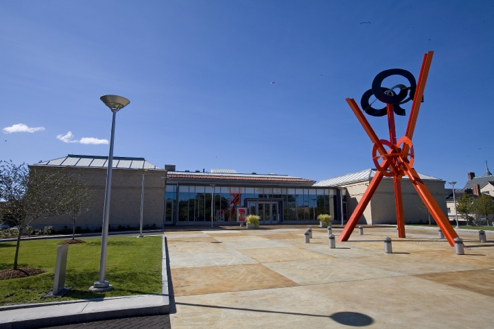Currier Museum front entrance