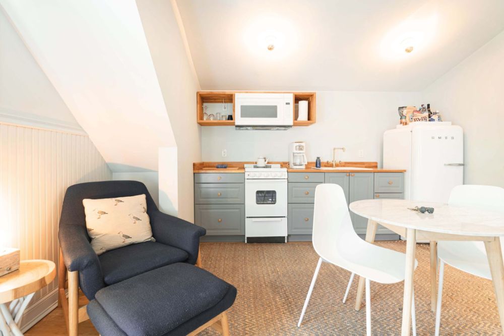 Queen Studio Apartment