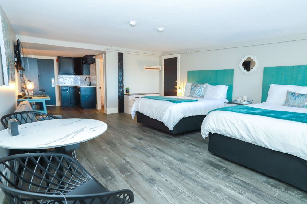 Double Queen Suite w/Balcony