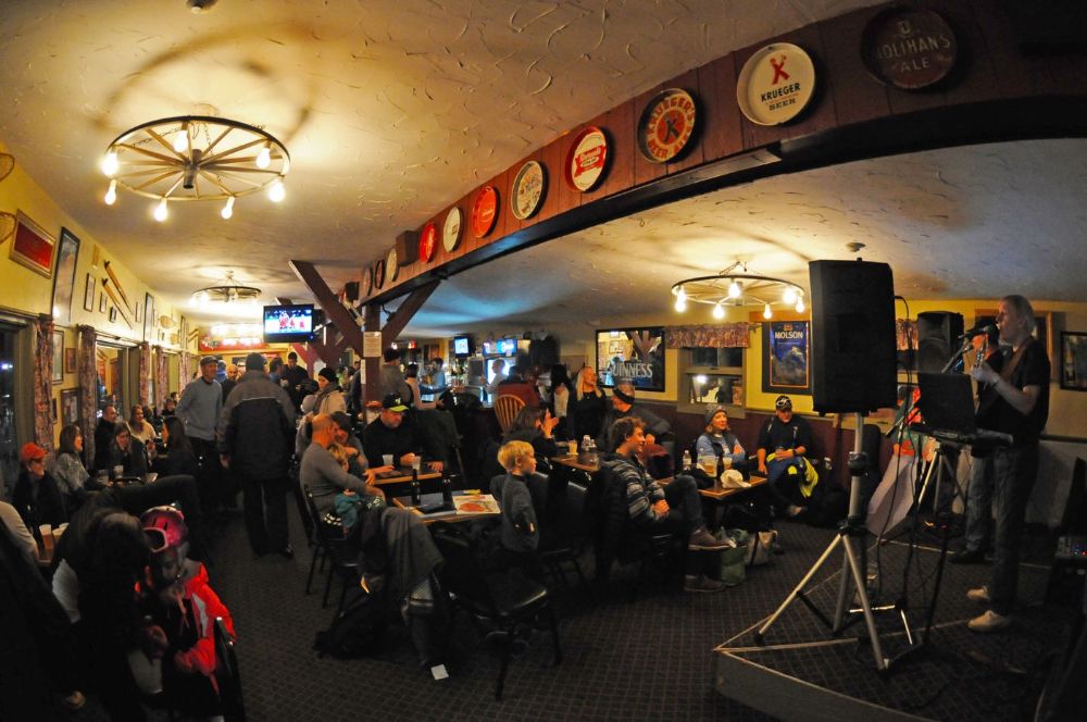 Apres Ski at the Trial's End Tavern
