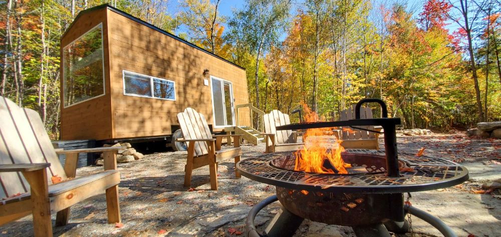 Outdoor fire pit that doubles as a grill