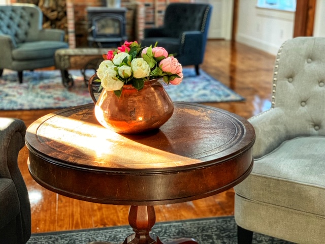 Libations common room at Top of the Ridge Farm Bed & Breakfast