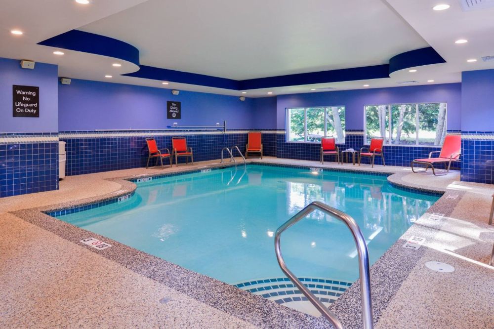 Indoor Heated Pool & Jacuzzi