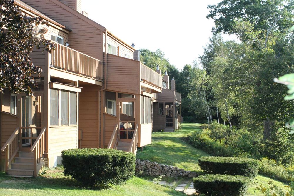 Some units overlook the onsite Owl's Nest Vineyard golf course