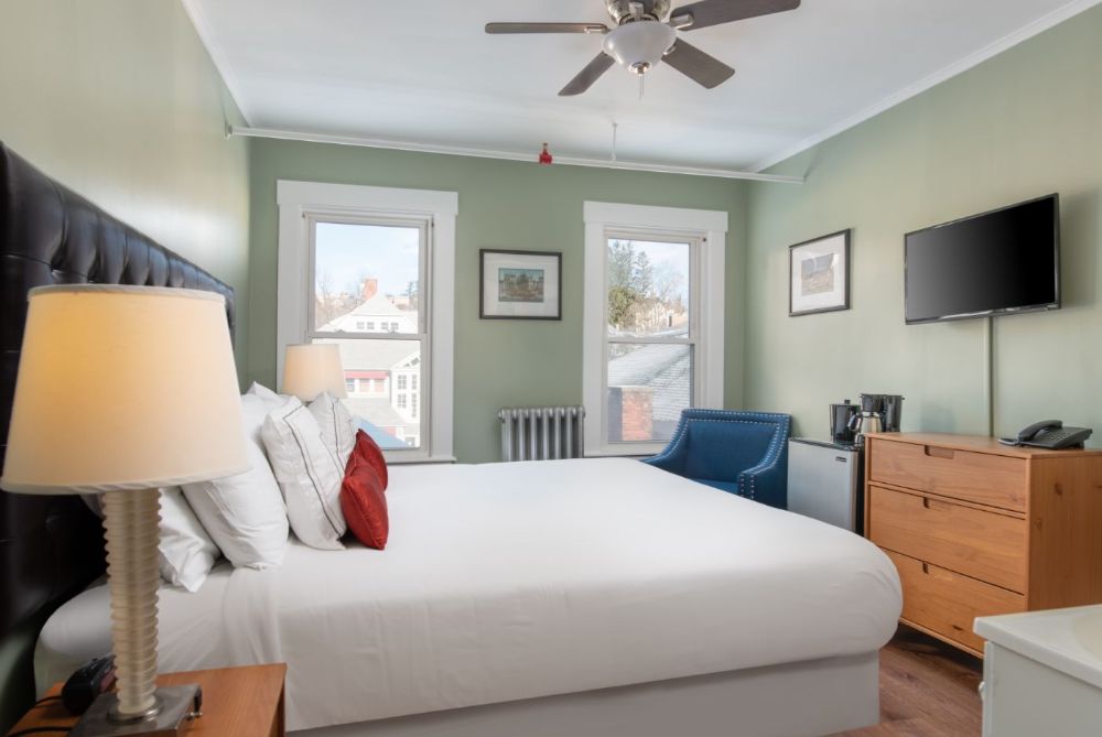 Family Suite two rooms with King Bedroom and double twin bedroom