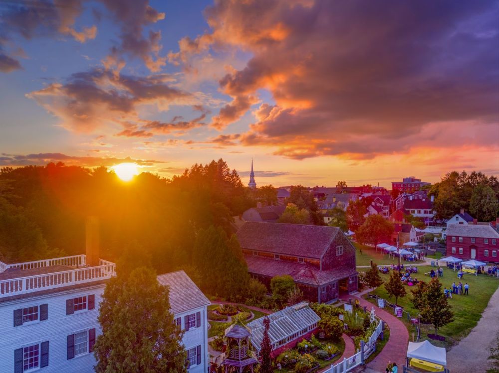 The historic houses are open for tours seasonally from the spring through the fall. Additionally, Strawbery Banke is open throughout the year for special events, programs, and workshops. 