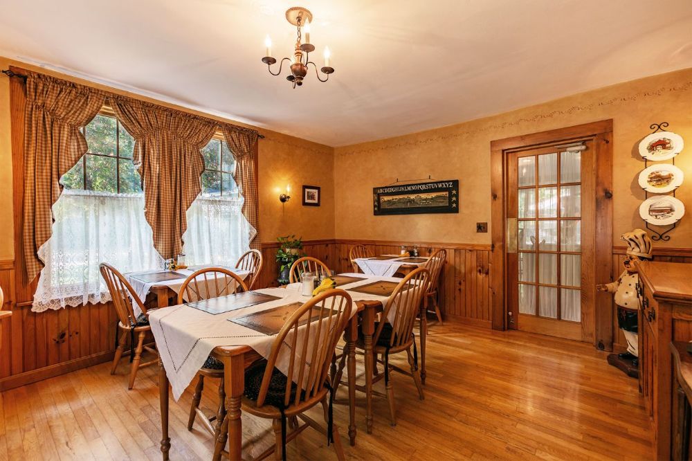 Covered Bridge House dining room.jpg