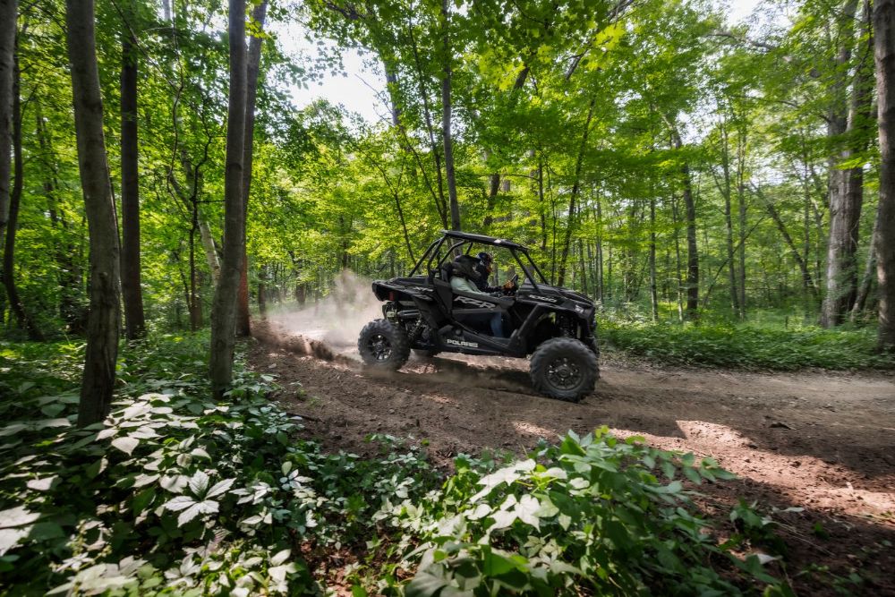 WebLarge_JPG-2023-orv-rzr-xp-1000-sport-cruiser-black-image-riding-SIX6604-01452.jpg