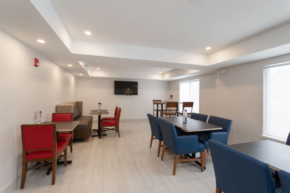 Holiday Inn Express - Keene - Sarah Farkas Photography_-8 - Copy.jpg