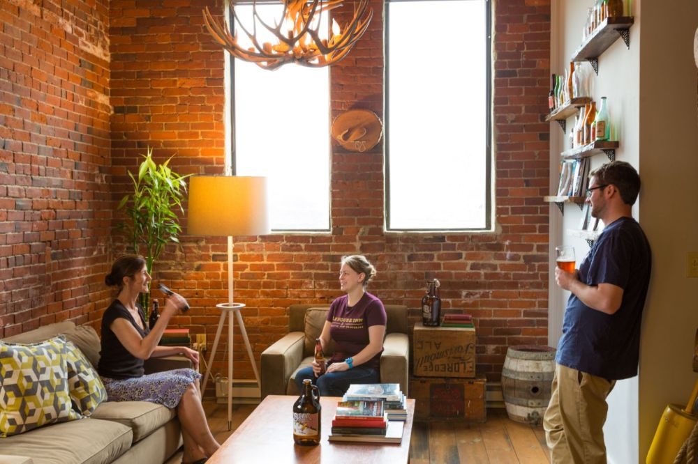 Ale House Inn Lounge space