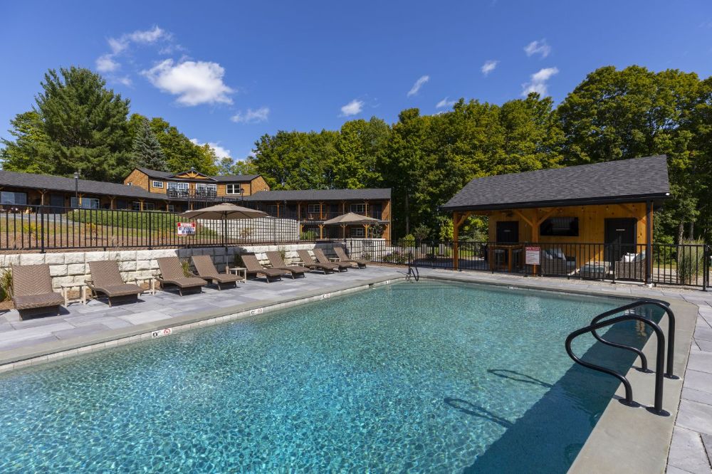 Season Pool & Cabana 