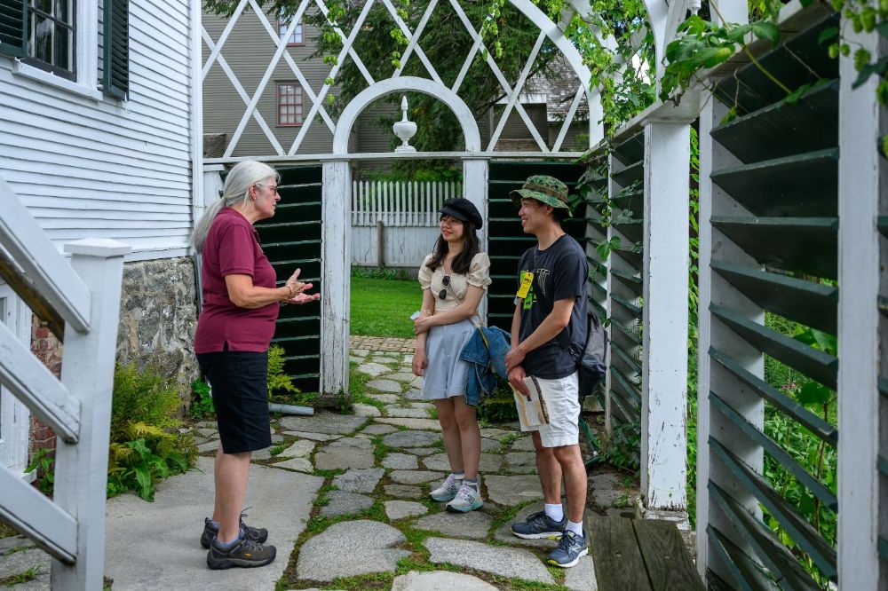 The Museum’s furnished houses and exhibit houses are open to the public for touring seasonally. 