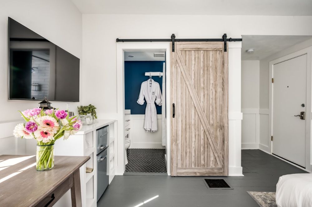 001-404IslingtonStreet-Portsmouth-NH-03801-SMALL (1).jpg