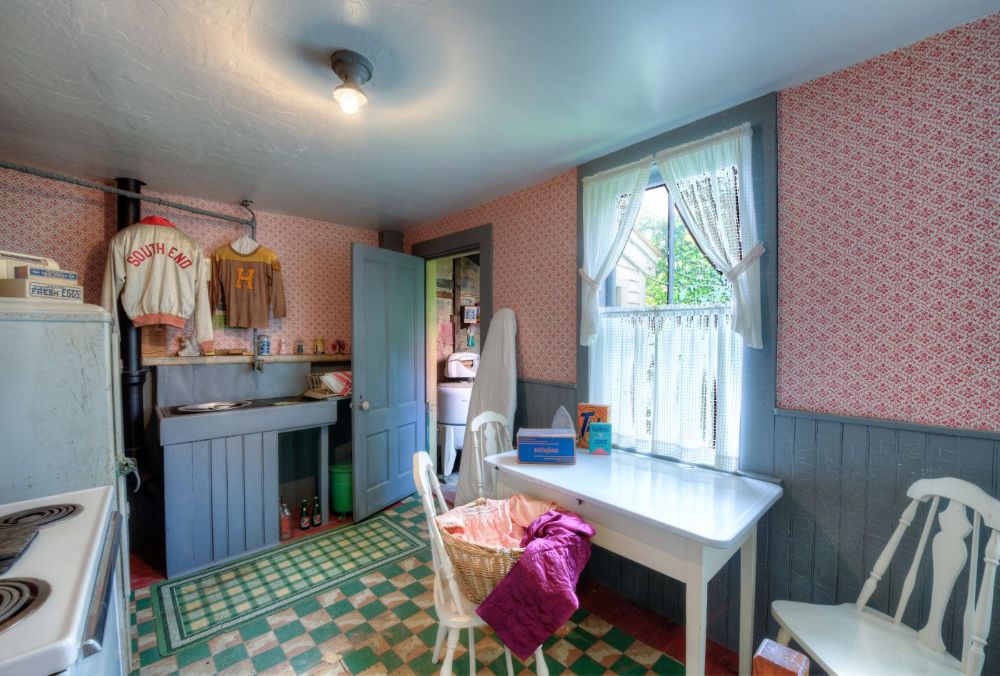 Strawbery Banke preserves a complete neighborhood’s evolution of over 350 years, with most of its historic houses on their original sites. 