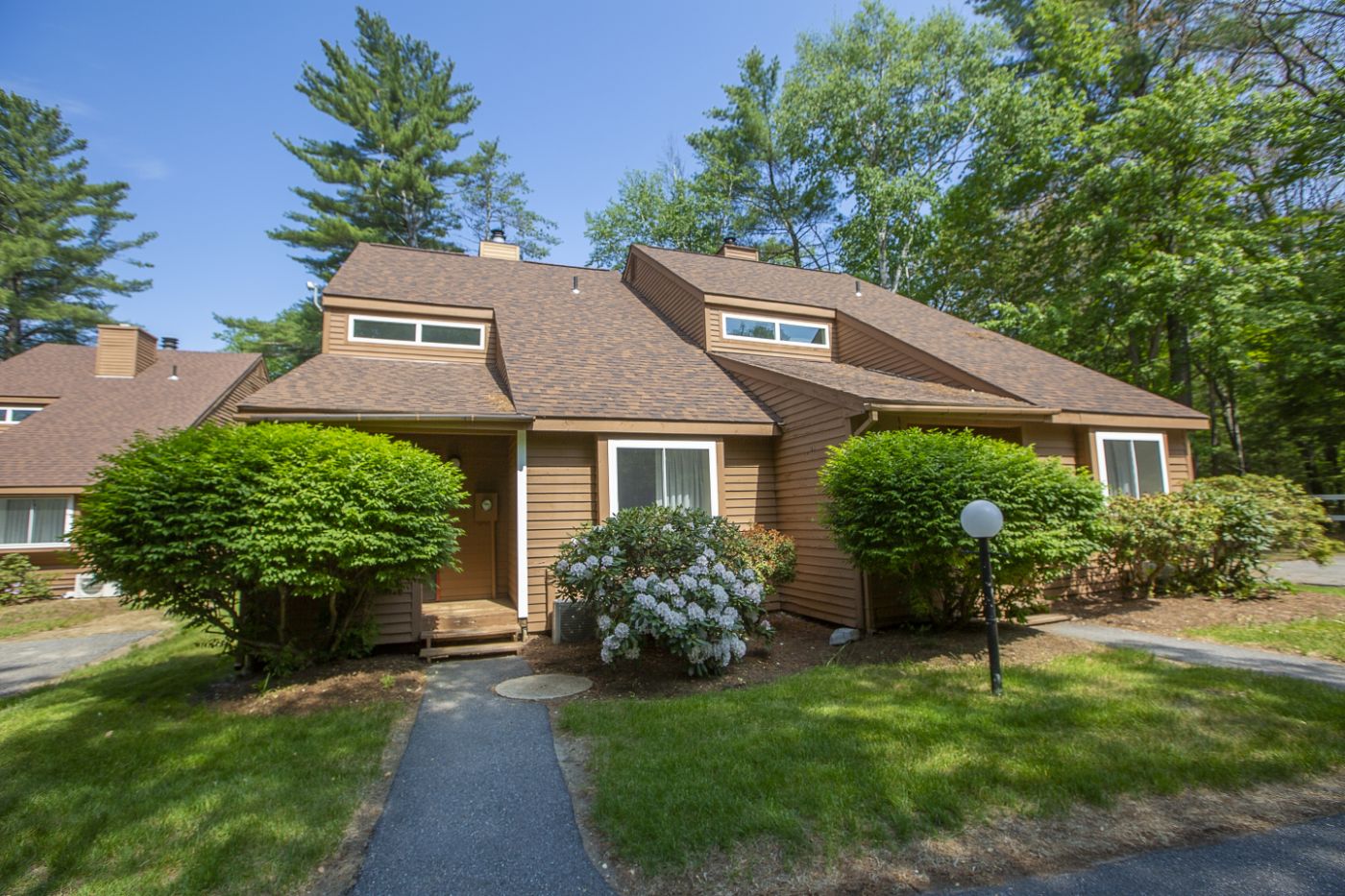 77 well-appointed 1, 2 and 3 bedroom townhouses